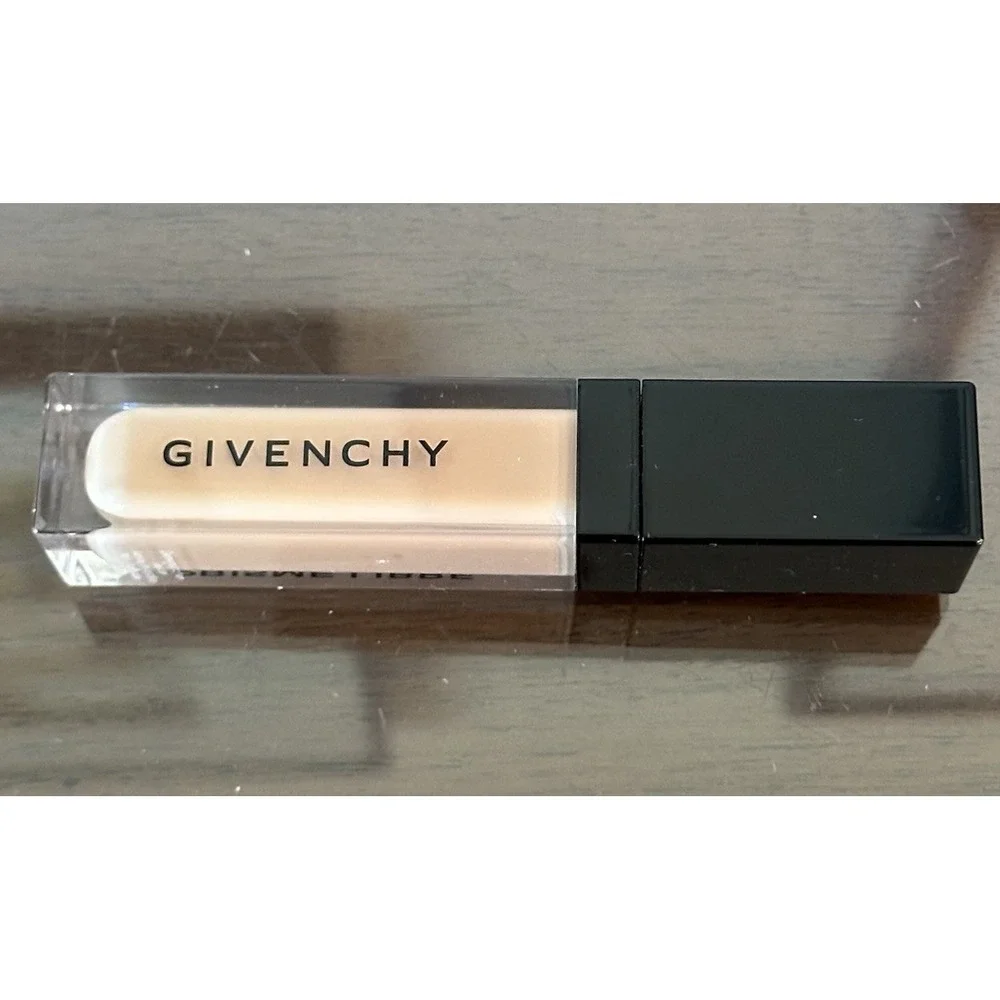 Givenchy Prisme Libre Skin-Caring 24H Creamy Concealer - W310 - Full Size - New